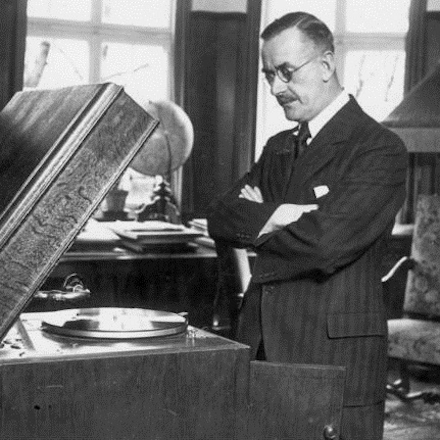 Thumbnail for "Émigration Intérieure (remix)". Thumbnail for "Émigration Intérieure (remix)".